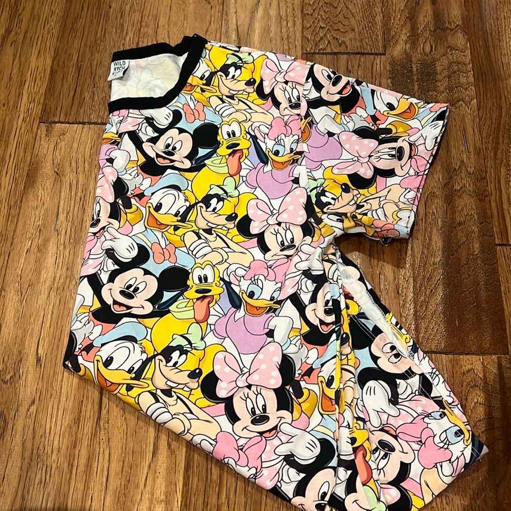 Wild Rich Kids Mickey friends woman's tee size XL